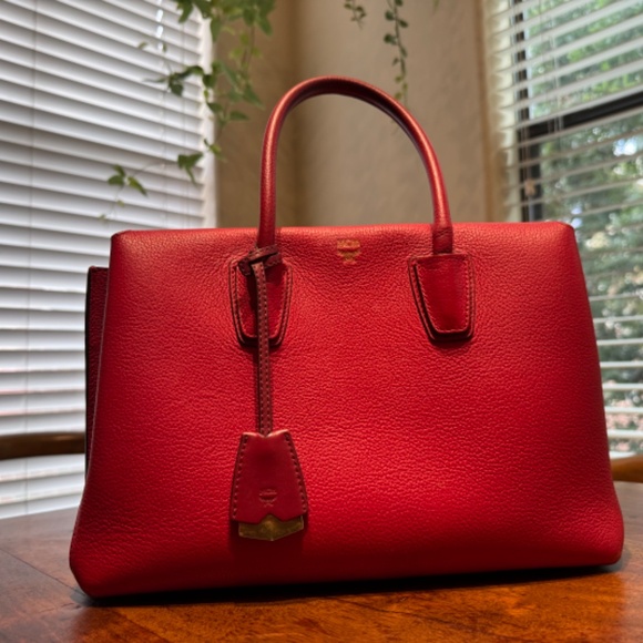 MCM Milla 2-way Red Leather Bag with shoulder strap and top handle - Picture 2 of 16